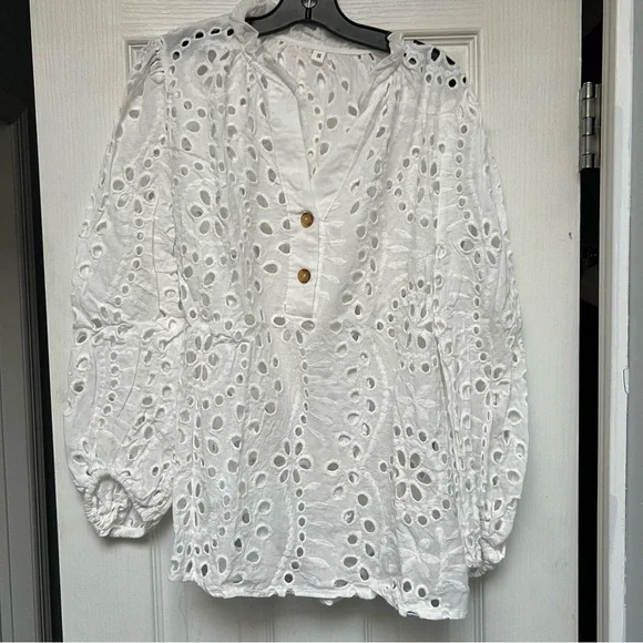 $10 Deals 🤝🔖 Shein white Eyelet embroidery half button blouse size small - Picture 2 of 4